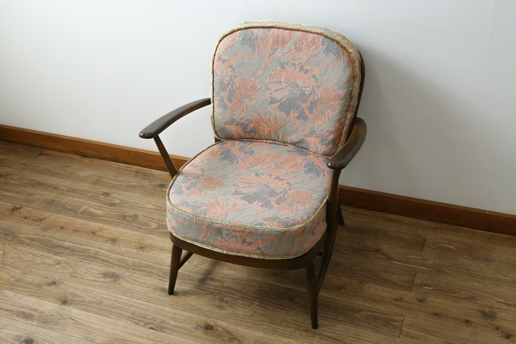 イギリスビンテージ　ERCOL(アーコール)　贅沢な一人の時間におすすめの1人掛けソファ　(R-063036)