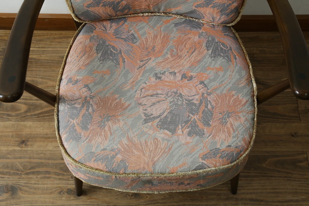 イギリスビンテージ　ERCOL(アーコール)　贅沢な一人の時間におすすめの1人掛けソファ　(R-063036)