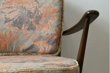イギリスビンテージ　ERCOL(アーコール)　贅沢な一人の時間におすすめの1人掛けソファ　(R-063036)