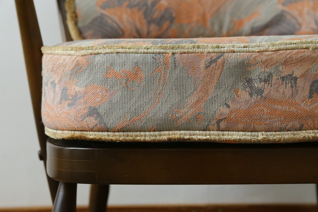 イギリスビンテージ　ERCOL(アーコール)　贅沢な一人の時間におすすめの1人掛けソファ　(R-063036)