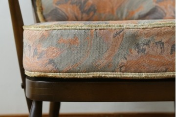イギリスビンテージ　ERCOL(アーコール)　贅沢な一人の時間におすすめの1人掛けソファ　(R-063036)