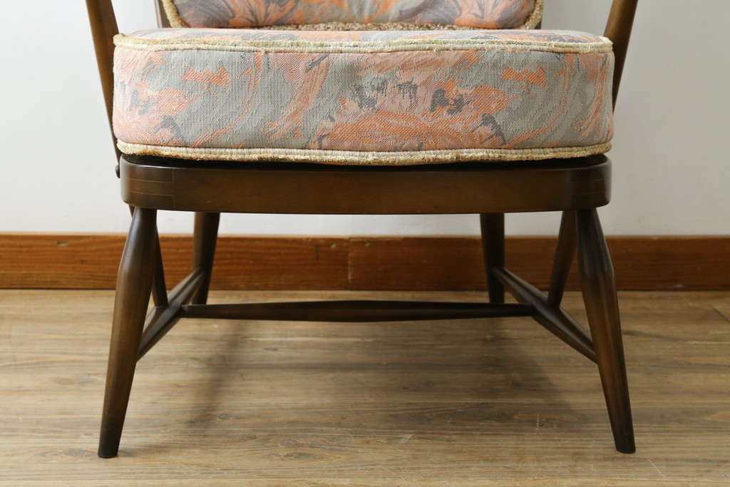 イギリスビンテージ　ERCOL(アーコール)　贅沢な一人の時間におすすめの1人掛けソファ　(R-063036)