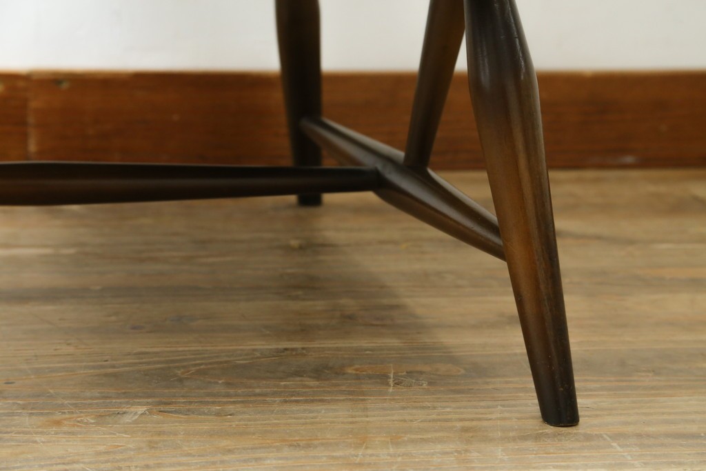 イギリスビンテージ　ERCOL(アーコール)　贅沢な一人の時間におすすめの1人掛けソファ　(R-063036)