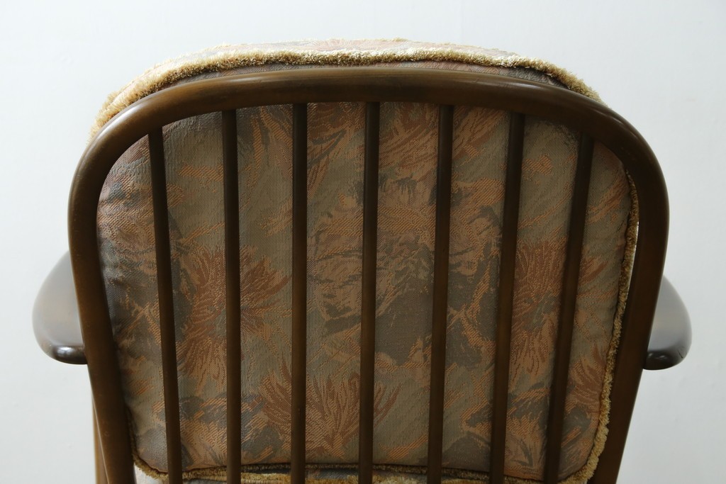 イギリスビンテージ　ERCOL(アーコール)　贅沢な一人の時間におすすめの1人掛けソファ　(R-063036)
