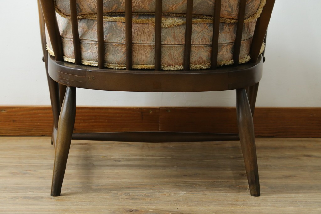 イギリスビンテージ　ERCOL(アーコール)　贅沢な一人の時間におすすめの1人掛けソファ　(R-063036)