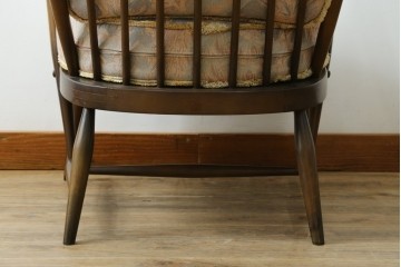イギリスビンテージ　ERCOL(アーコール)　贅沢な一人の時間におすすめの1人掛けソファ　(R-063036)