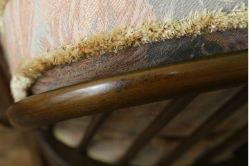 イギリスビンテージ　ERCOL(アーコール)　贅沢な一人の時間におすすめの1人掛けソファ　(R-063036)