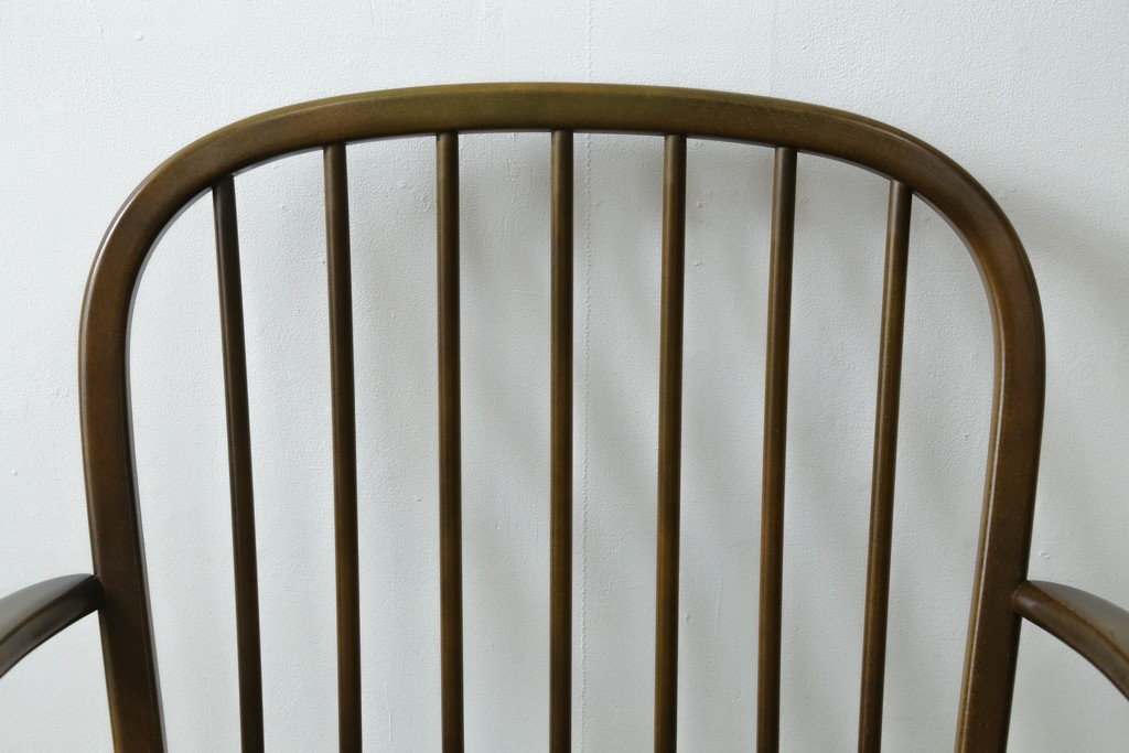 イギリスビンテージ　ERCOL(アーコール)　贅沢な一人の時間におすすめの1人掛けソファ　(R-063036)