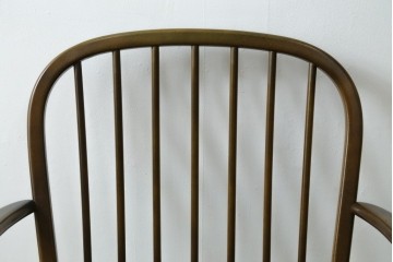 イギリスビンテージ　ERCOL(アーコール)　贅沢な一人の時間におすすめの1人掛けソファ　(R-063036)