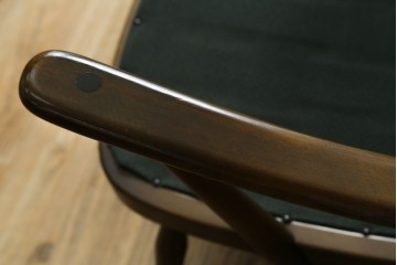 イギリスビンテージ　ERCOL(アーコール)　贅沢な一人の時間におすすめの1人掛けソファ　(R-063036)