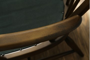 イギリスビンテージ　ERCOL(アーコール)　贅沢な一人の時間におすすめの1人掛けソファ　(R-063036)