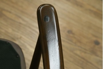 イギリスビンテージ　ERCOL(アーコール)　贅沢な一人の時間におすすめの1人掛けソファ　(R-063036)