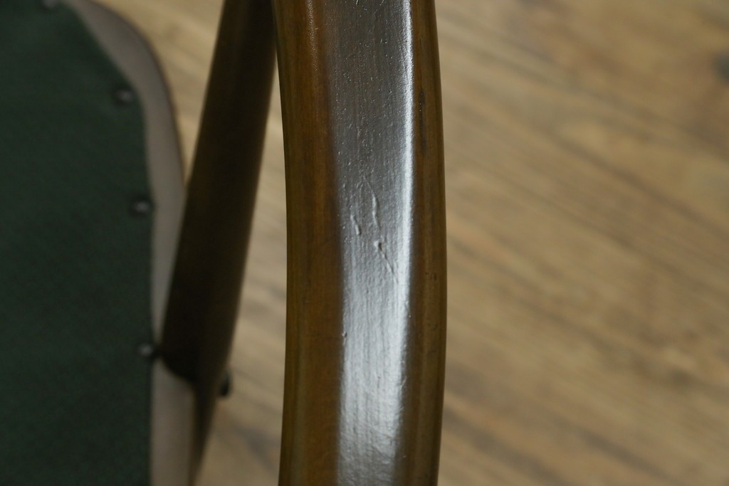 イギリスビンテージ　ERCOL(アーコール)　贅沢な一人の時間におすすめの1人掛けソファ　(R-063036)