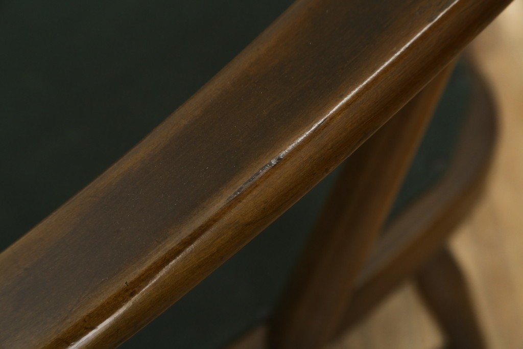 イギリスビンテージ　ERCOL(アーコール)　贅沢な一人の時間におすすめの1人掛けソファ　(R-063036)