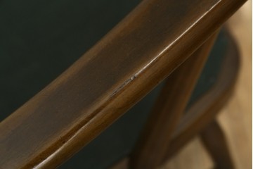 イギリスビンテージ　ERCOL(アーコール)　贅沢な一人の時間におすすめの1人掛けソファ　(R-063036)