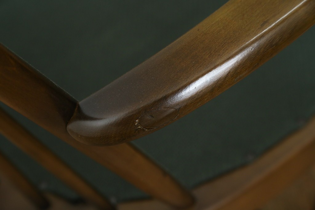イギリスビンテージ　ERCOL(アーコール)　贅沢な一人の時間におすすめの1人掛けソファ　(R-063036)