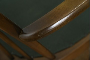 イギリスビンテージ　ERCOL(アーコール)　贅沢な一人の時間におすすめの1人掛けソファ　(R-063036)