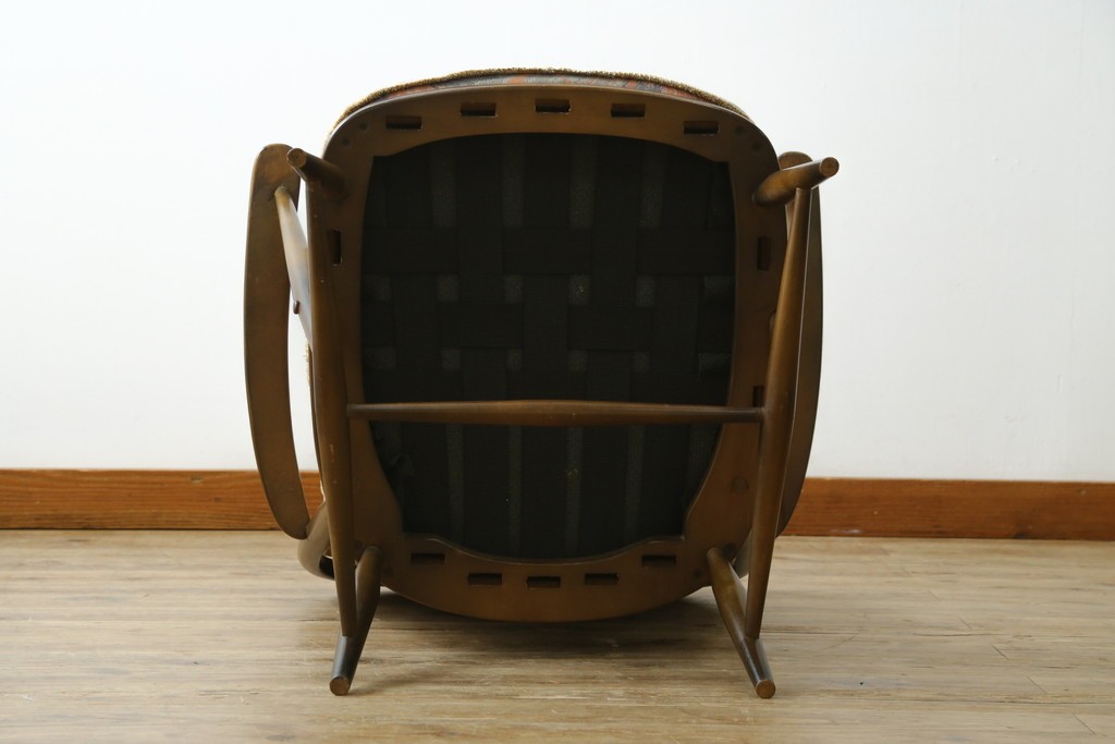 イギリスビンテージ　ERCOL(アーコール)　贅沢な一人の時間におすすめの1人掛けソファ　(R-063036)