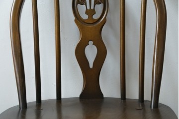 イギリスアンティーク　ERCOL(アーコール)　クッション付き　アザミの透かし彫りが上品な印象を与えるシスルバックチェア2脚セット　(R-063037)