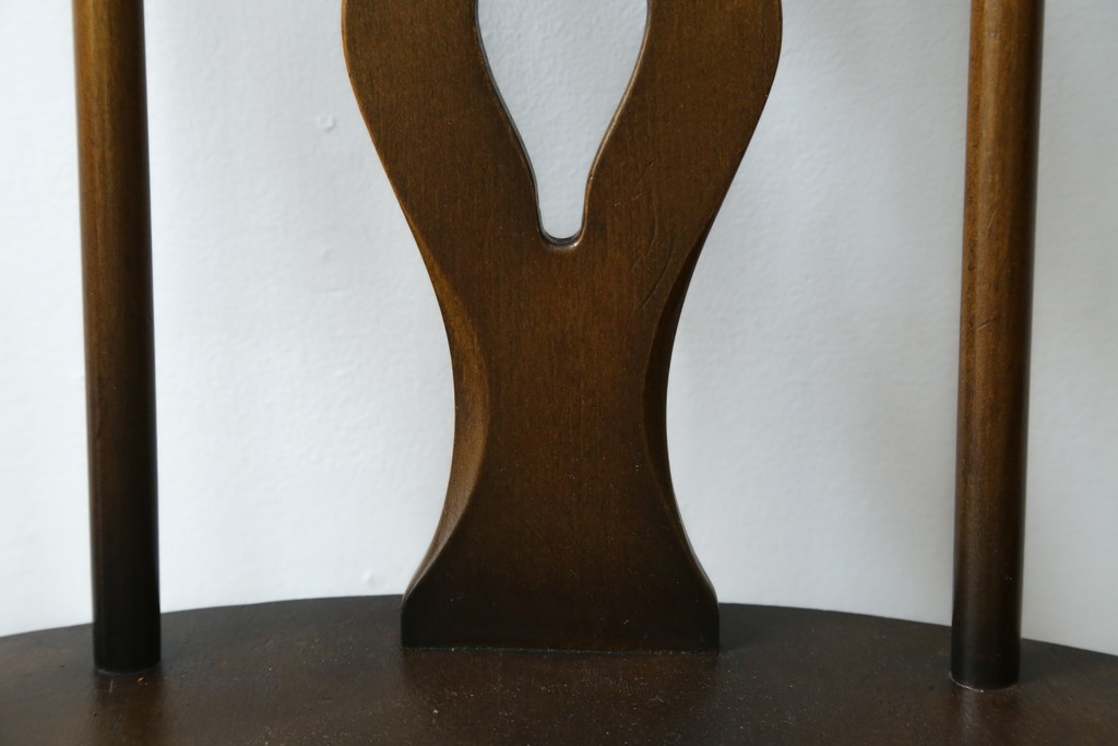 イギリスアンティーク　ERCOL(アーコール)　クッション付き　アザミの透かし彫りが上品な印象を与えるシスルバックチェア2脚セット　(R-063037)