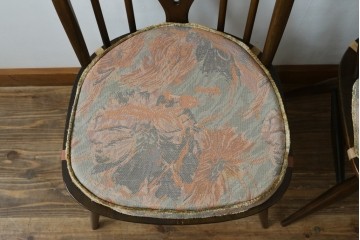イギリスアンティーク　ERCOL(アーコール)　クッション付き　アザミの透かし彫りが上品な印象を与えるシスルバックチェア2脚セット　(R-063037)