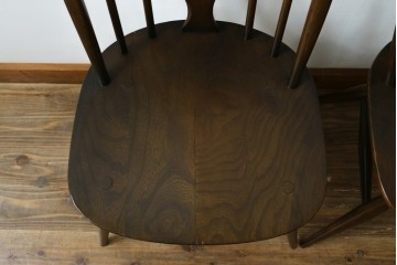 イギリスアンティーク　ERCOL(アーコール)　クッション付き　アザミの透かし彫りが上品な印象を与えるシスルバックチェア2脚セット　(R-063037)