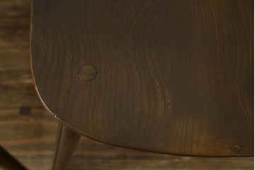 イギリスアンティーク　ERCOL(アーコール)　クッション付き　アザミの透かし彫りが上品な印象を与えるシスルバックチェア2脚セット　(R-063037)