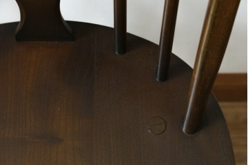 イギリスアンティーク　ERCOL(アーコール)　クッション付き　アザミの透かし彫りが上品な印象を与えるシスルバックチェア2脚セット　(R-063037)