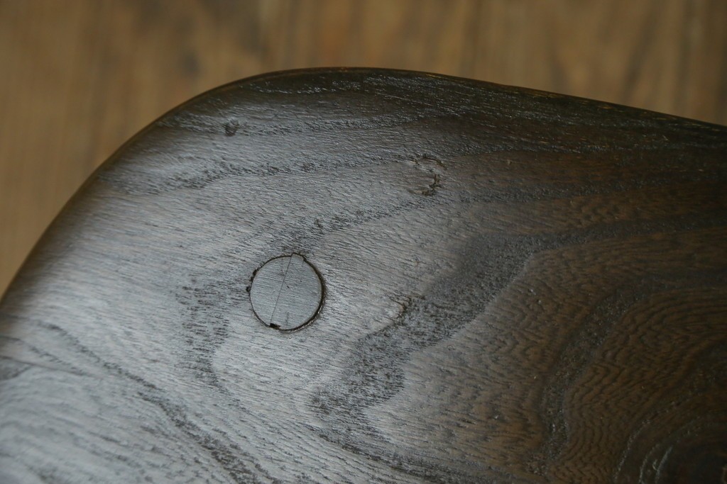 イギリスアンティーク　ERCOL(アーコール)　クッション付き　アザミの透かし彫りが上品な印象を与えるシスルバックチェア2脚セット　(R-063037)