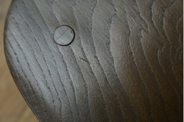 イギリスアンティーク　ERCOL(アーコール)　クッション付き　アザミの透かし彫りが上品な印象を与えるシスルバックチェア2脚セット　(R-063037)