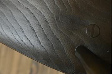イギリスアンティーク　ERCOL(アーコール)　クッション付き　アザミの透かし彫りが上品な印象を与えるシスルバックチェア2脚セット　(R-063037)