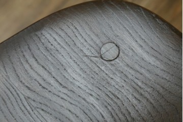イギリスアンティーク　ERCOL(アーコール)　クッション付き　アザミの透かし彫りが上品な印象を与えるシスルバックチェア2脚セット　(R-063037)