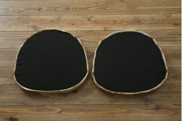 イギリスアンティーク　ERCOL(アーコール)　クッション付き　アザミの透かし彫りが上品な印象を与えるシスルバックチェア2脚セット　(R-063037)