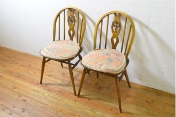 イギリスアンティーク　ERCOL(アーコール)　クッション付き　アザミの透かし彫りが上品な印象を与えるシスルバックチェア2脚セット(椅子、ダイニングチェア、板座チェア、イス、バラ売り可能)(R-063037)