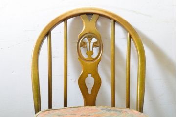 イギリスアンティーク　ERCOL(アーコール)　クッション付き　アザミの透かし彫りが上品な印象を与えるシスルバックチェア2脚セット(椅子、ダイニングチェア、板座チェア、イス、バラ売り可能)(R-063037)