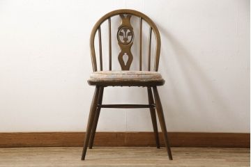 イギリスアンティーク　ERCOL(アーコール)　クッション付き　アザミの透かし彫りが上品な印象を与えるシスルバックチェア(椅子、ダイニングチェア、板座チェア、イス)(R-063038)