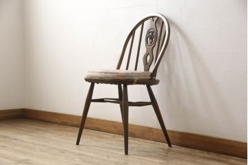イギリスアンティーク　ERCOL(アーコール)　クッション付き　アザミの透かし彫りが上品な印象を与えるシスルバックチェア(椅子、ダイニングチェア、板座チェア、イス)(R-063038)