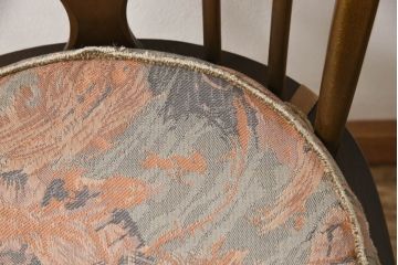 イギリスアンティーク　ERCOL(アーコール)　クッション付き　アザミの透かし彫りが上品な印象を与えるシスルバックチェア(椅子、ダイニングチェア、板座チェア、イス)(R-063038)
