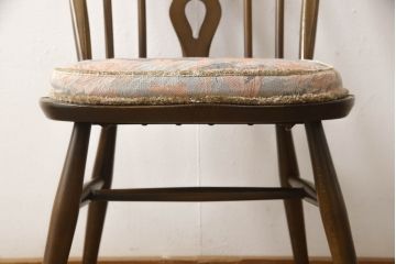 イギリスアンティーク　ERCOL(アーコール)　クッション付き　アザミの透かし彫りが上品な印象を与えるシスルバックチェア(椅子、ダイニングチェア、板座チェア、イス)(R-063038)
