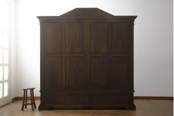 中古　美品　オランダ　高級海外輸入家具　特大!　オーク材　重厚感ある佇まいのワードローブキャビネット(戸棚、収納棚、洋服タンス)(R-063042)