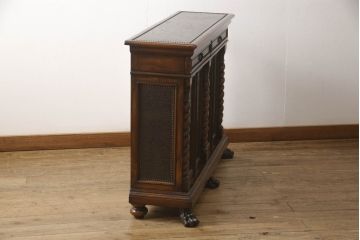 中古　THEODORE ALEXANDER(セオドア・アレキサンダー)　天板や前面に施された銅板が重厚感とクラシカルな雰囲気を高めるサイドボード(銅版、コンソールテーブル、サイドキャビネット、収納棚、戸棚)(定価約70万円)(R-063043)