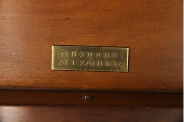 中古　THEODORE ALEXANDER(セオドア・アレキサンダー)　天板や前面に施された銅板が重厚感とクラシカルな雰囲気を高めるサイドボード(銅版、コンソールテーブル、サイドキャビネット、収納棚、戸棚)(定価約70万円)(R-063043)