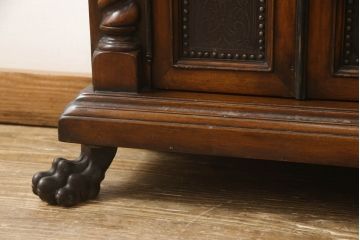 中古　THEODORE ALEXANDER(セオドア・アレキサンダー)　天板や前面に施された銅板が重厚感とクラシカルな雰囲気を高めるサイドボード(銅版、コンソールテーブル、サイドキャビネット、収納棚、戸棚)(定価約70万円)(R-063043)