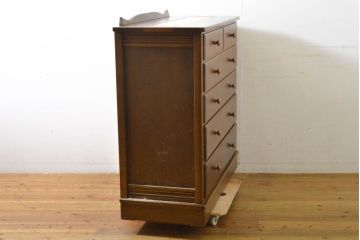 中古　美品　北海道旭川家具　山室家具製作所　砂田充敏 作　オーク材　タイルトップがアクセントのチェスト(洋服タンス、引き出し)(定価約25万円)(R-063044)