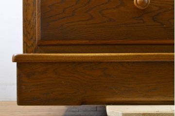 中古　美品　北海道旭川家具　山室家具製作所　砂田充敏 作　オーク材　タイルトップがアクセントのチェスト(洋服タンス、引き出し)(定価約25万円)(R-063044)