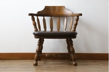 和製ビンテージ　高島屋　ナラ材　座面低め　本革クッション付き!男前な雰囲気漂うスモーカーズボウチェア(板座チェア、ダイニングチェア、アームチェア、椅子、イス、ヴィンテージ、レザー)(R-063046)