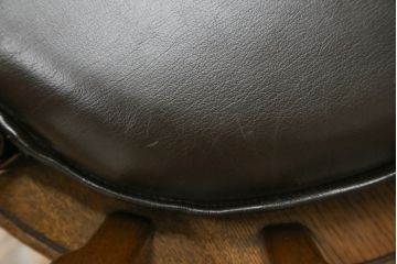 和製ビンテージ　高島屋　ナラ材　座面低め　本革クッション付き!男前な雰囲気漂うスモーカーズボウチェア(板座チェア、ダイニングチェア、アームチェア、椅子、イス、ヴィンテージ、レザー)(R-063046)