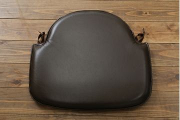 和製ビンテージ　高島屋　ナラ材　座面低め　本革クッション付き!男前な雰囲気漂うスモーカーズボウチェア(板座チェア、ダイニングチェア、アームチェア、椅子、イス、ヴィンテージ、レザー)(R-063046)