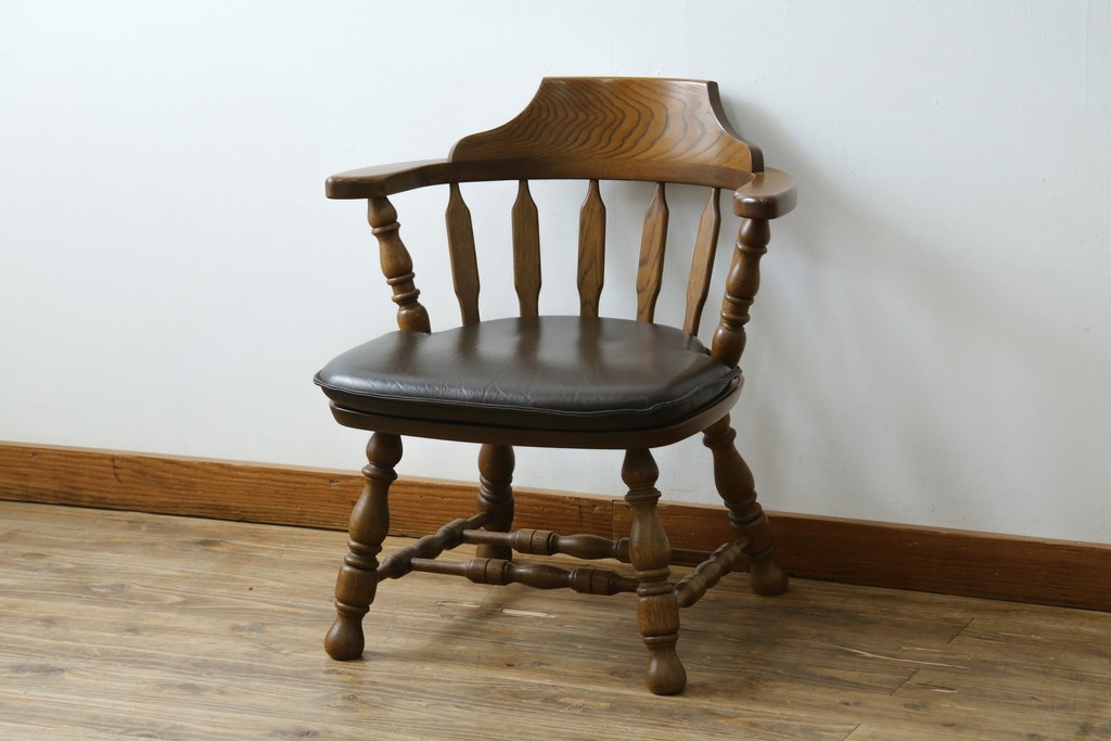 和製ビンテージ　高島屋　ナラ材　座面低め　本革クッション付き!男前な雰囲気漂うスモーカーズボウチェア　(R-063047)