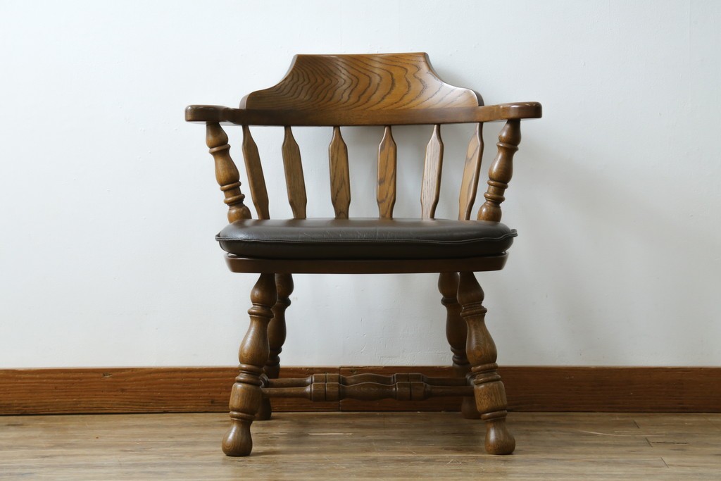 和製ビンテージ　高島屋　ナラ材　座面低め　本革クッション付き!男前な雰囲気漂うスモーカーズボウチェア　(R-063047)